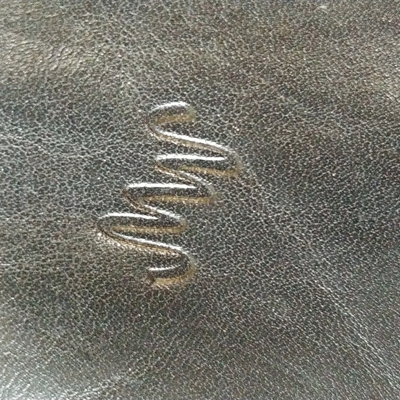 Monsac Small Italian Leather Crossbody Black Bag - Picture 3 of 16